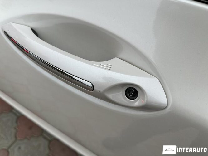 Lincoln MKZ 39 interauto-car