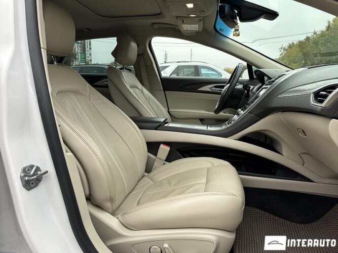 Lincoln MKZ 49 interauto-car