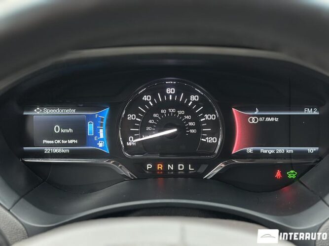 Lincoln MKZ 47 interauto-car