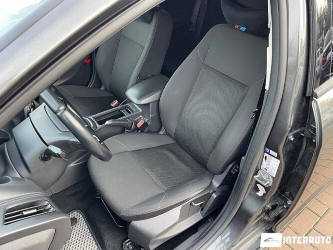 Ford Focus 41 interauto-car