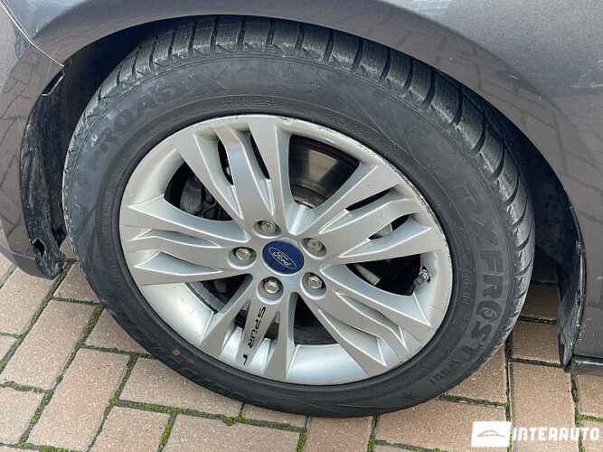 Ford Focus 33 interauto-car