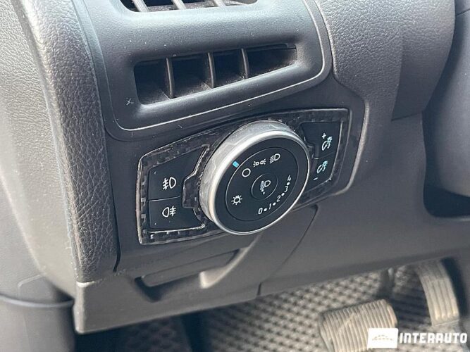 Ford Focus 42 interauto-car