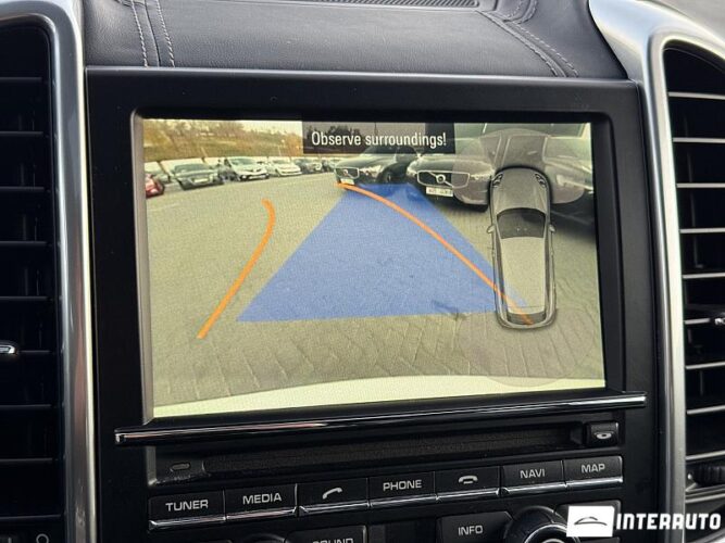 Porsche Cayenne S Hybrid 44 interauto-car