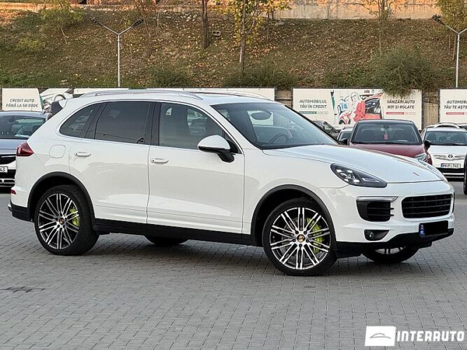 Porsche Cayenne S Hybrid 35 interauto-car
