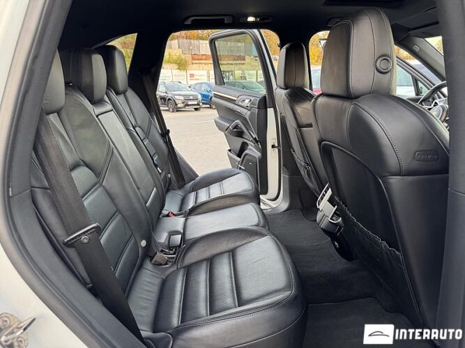 Porsche Cayenne S Hybrid 51 interauto-car