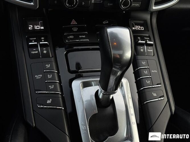 Porsche Cayenne S Hybrid 45 interauto-car