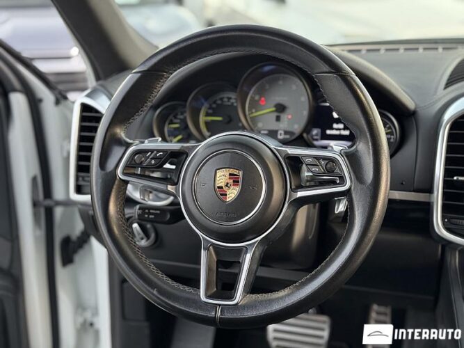 Porsche Cayenne S Hybrid 41 interauto-car
