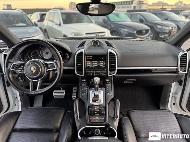 Porsche Cayenne S Hybrid 40 interauto-car