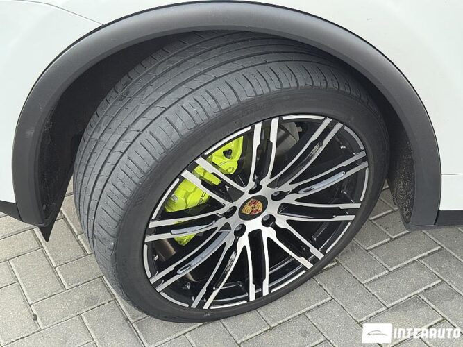 Porsche Cayenne S Hybrid 58 interauto-car