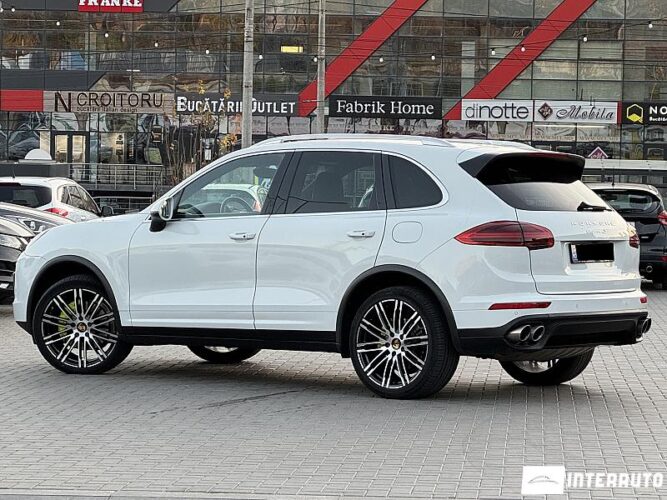 Porsche Cayenne S Hybrid 38 interauto-car