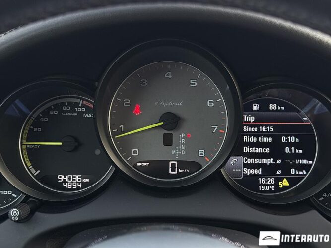 Porsche Cayenne S Hybrid 42 interauto-car