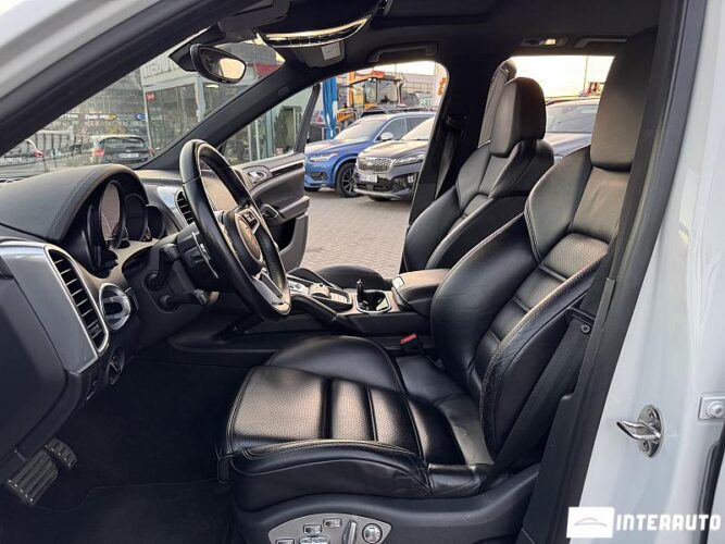 Porsche Cayenne S Hybrid 39 interauto-car