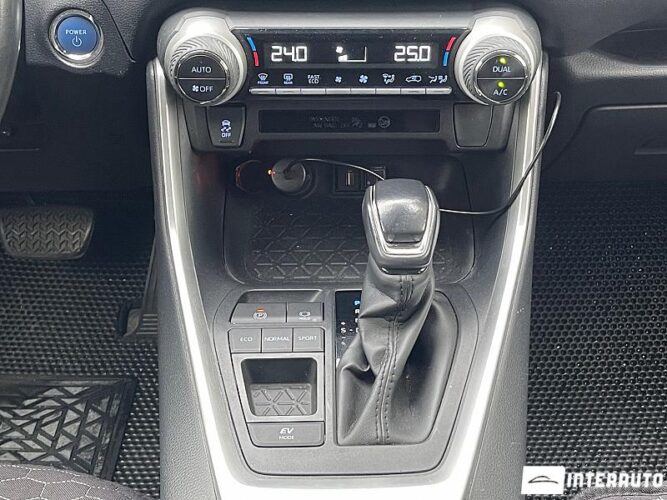 Toyota Rav-4 40 interauto-car