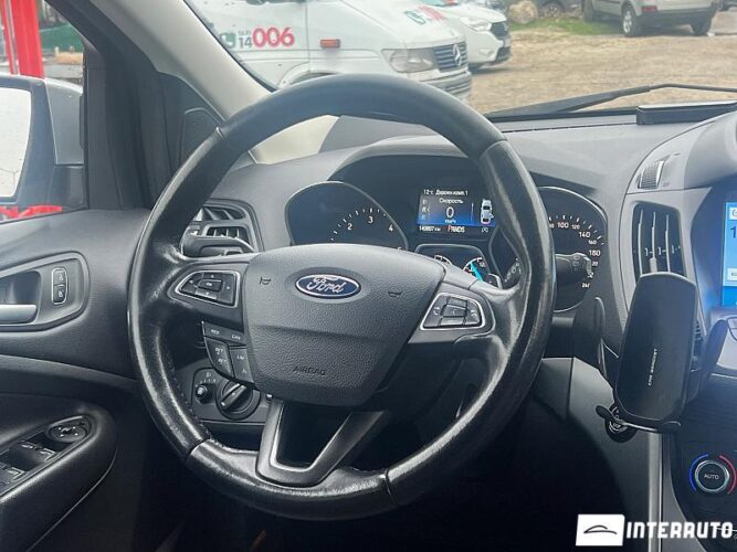 Ford Kuga 37 interauto-car