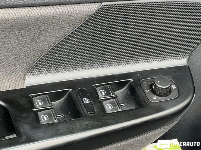 Volkswagen Golf 37 interauto-car