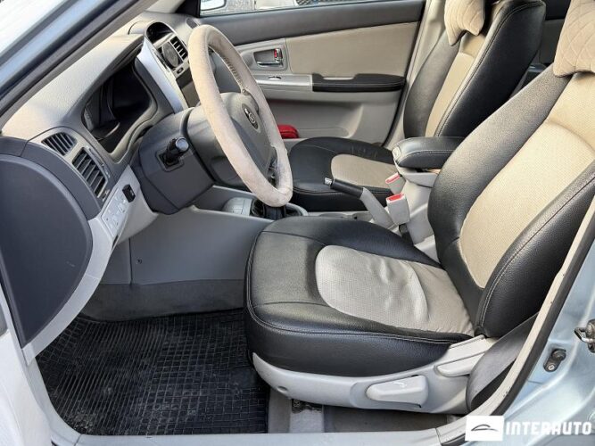 Kia Cerato 33 interauto-car