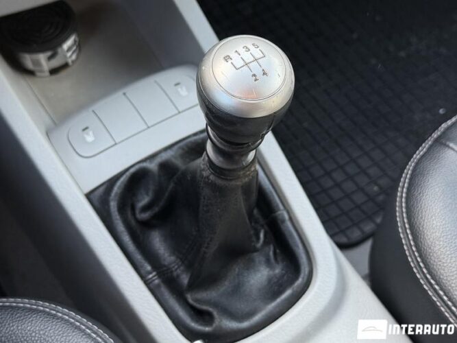 Kia Cerato 37 interauto-car