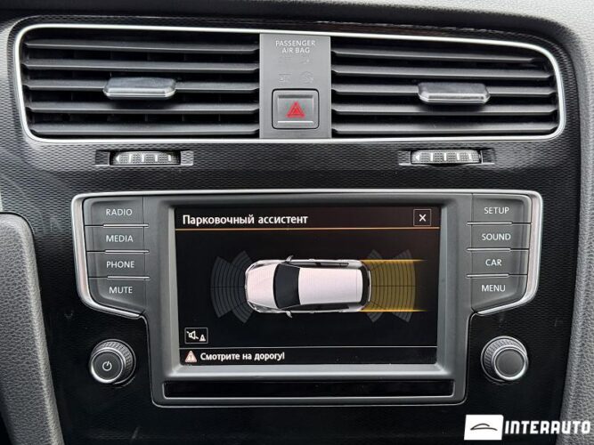 Volkswagen Golf GTE 42 interauto-car