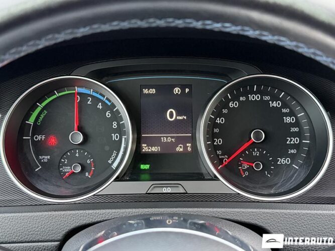 Volkswagen Golf GTE 41 interauto-car