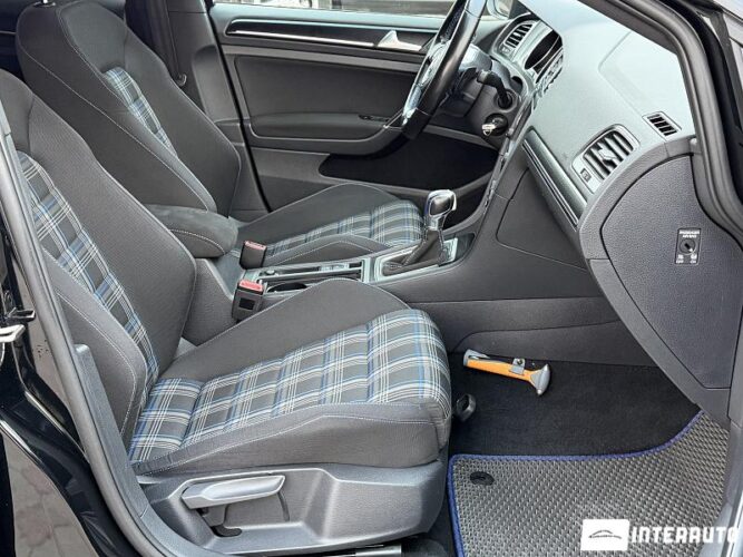 Volkswagen Golf GTE 46 interauto-car