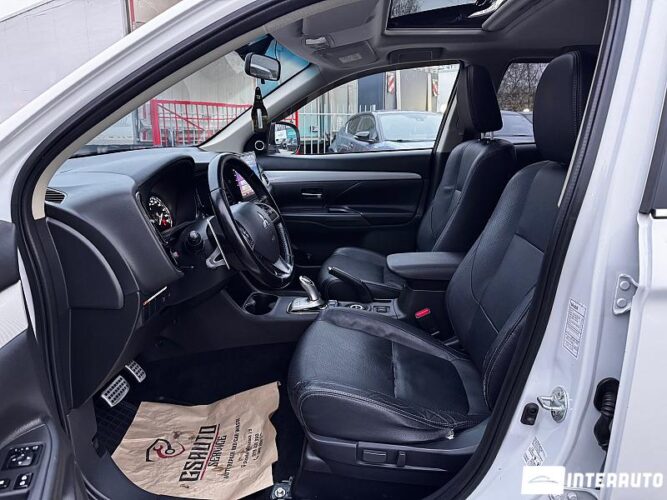 Mitsubishi Outlander 37 interauto-car