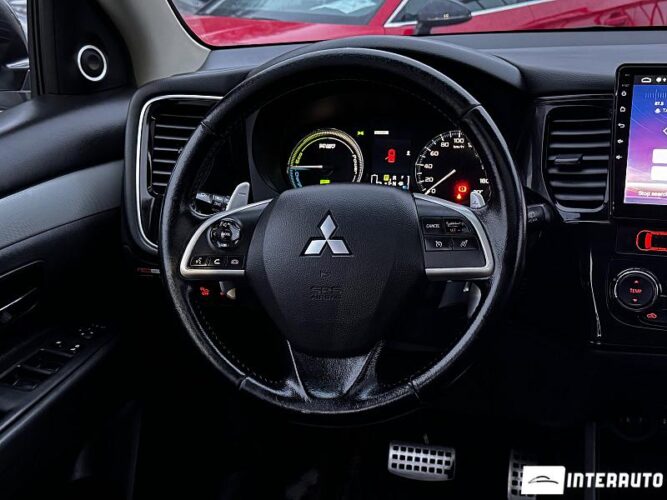 Mitsubishi Outlander 40 interauto-car