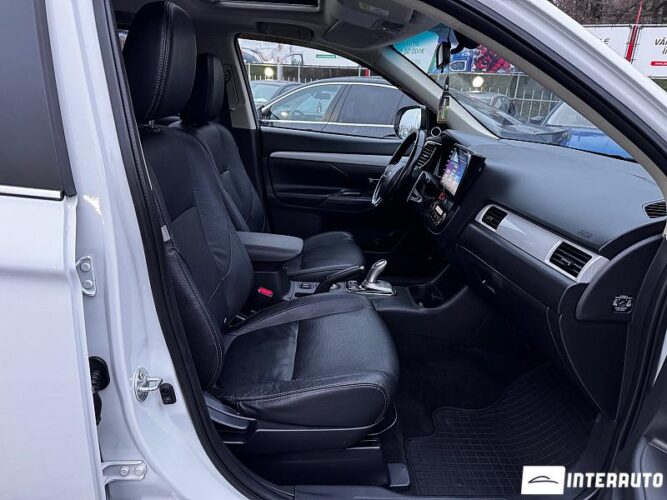 Mitsubishi Outlander 44 interauto-car
