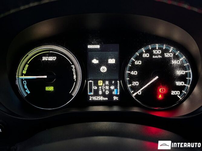 Mitsubishi Outlander 41 interauto-car