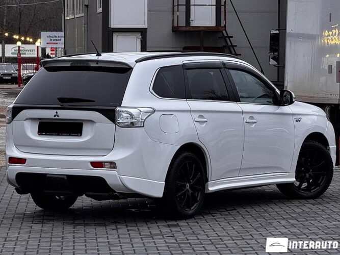 Mitsubishi Outlander 35 interauto-car