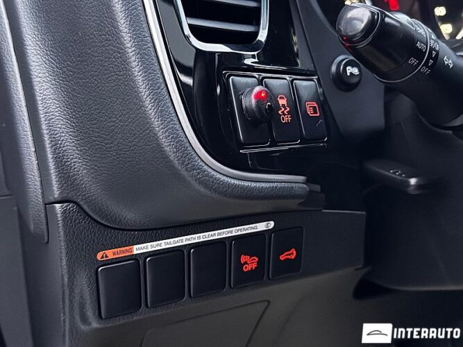 Mitsubishi Outlander 51 interauto-car