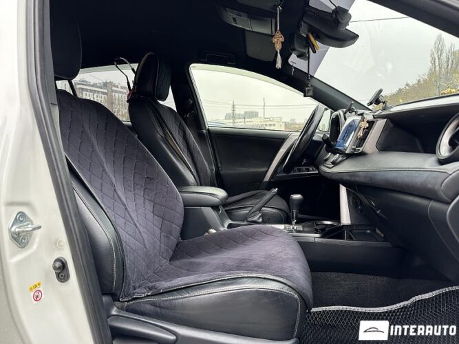 Toyota Rav-4 42 interauto-car