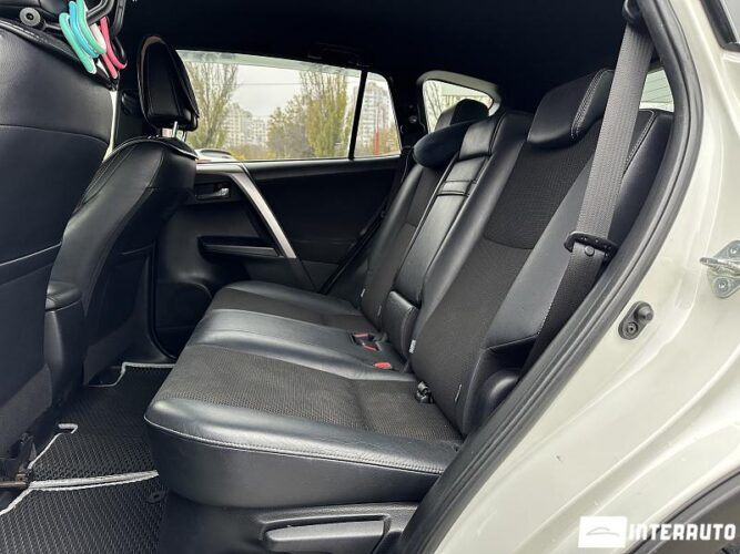 Toyota Rav-4 43 interauto-car