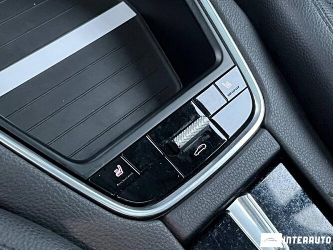 Porsche Panamera 47 interauto-car
