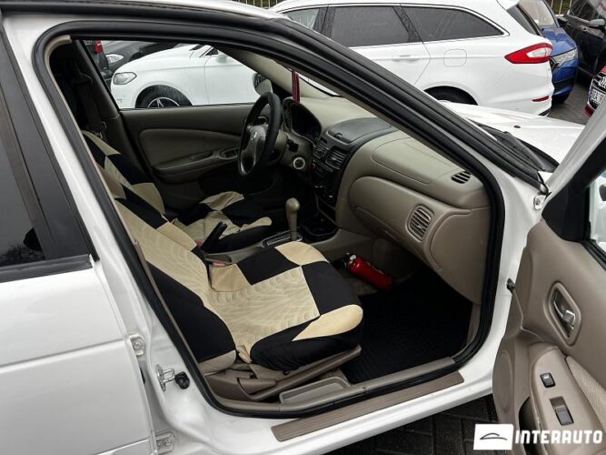 Nissan Sentra 31 interauto-car