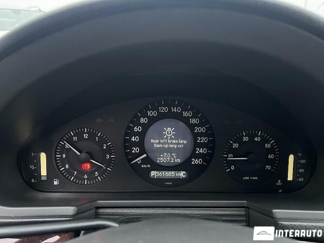 Mercedes E 200 38 interauto-car