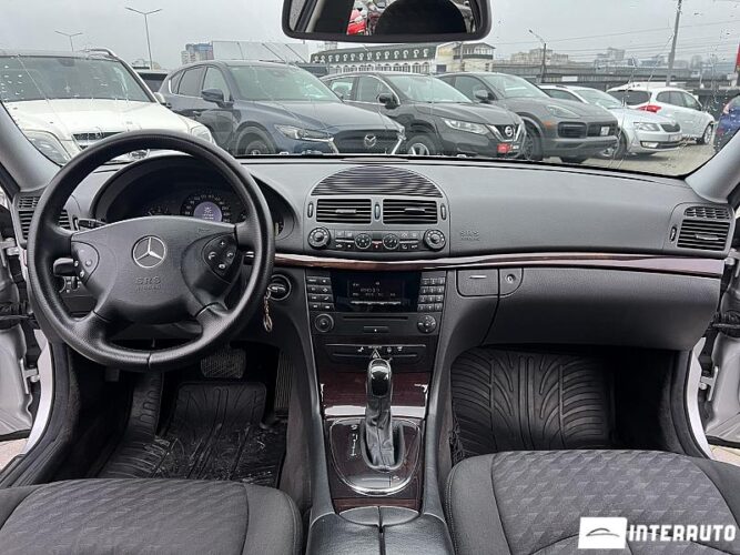 Mercedes E 200 36 interauto-car
