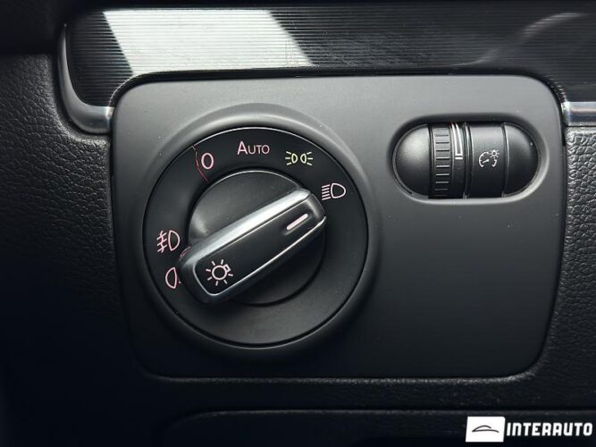 Volkswagen Golf GTI 33 interauto-car