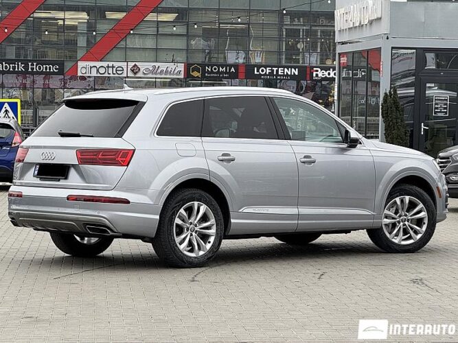 Audi Q7 40 interauto-car