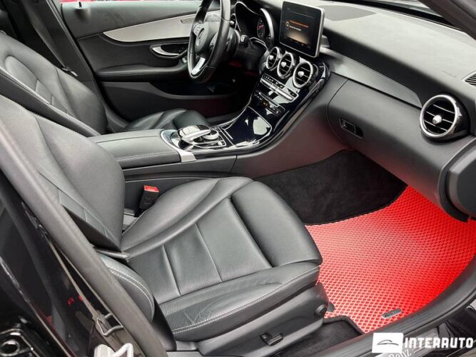 Mercedes C 350e 37 interauto-car