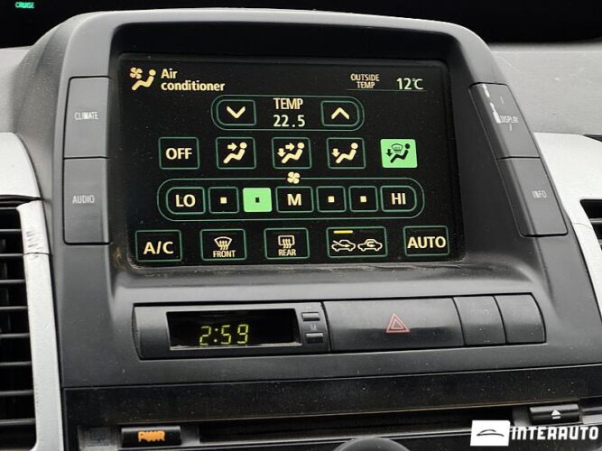 Toyota Prius 37 interauto-car