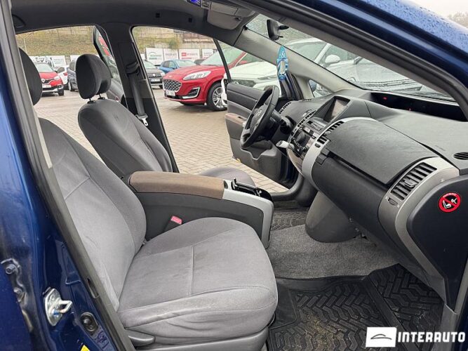 Toyota Prius 42 interauto-car