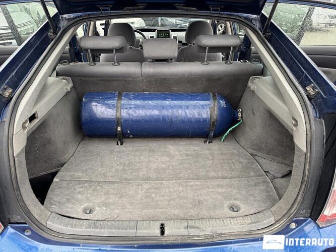 Toyota Prius 45 interauto-car