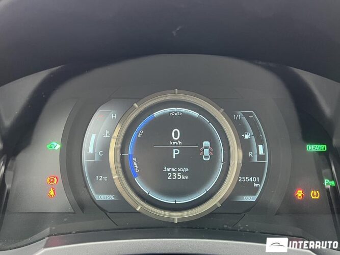 Lexus IS 300h 39 interauto-car