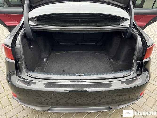 Lexus IS 300h 52 interauto-car