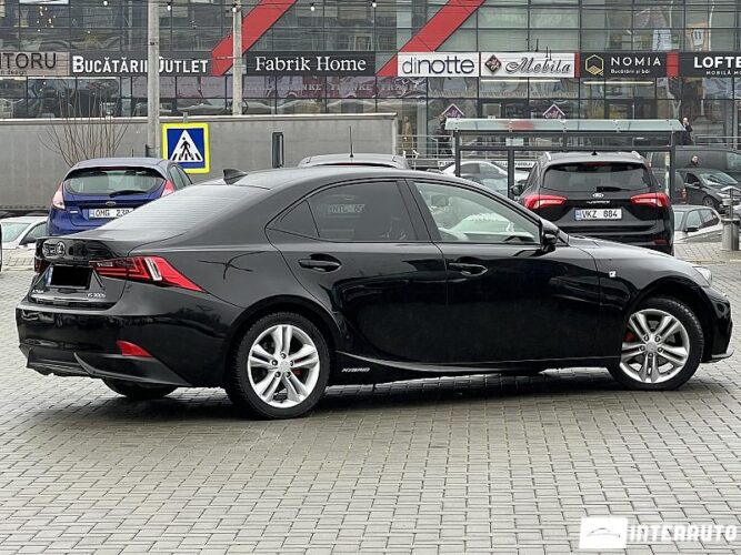 Lexus IS 300h 34 interauto-car