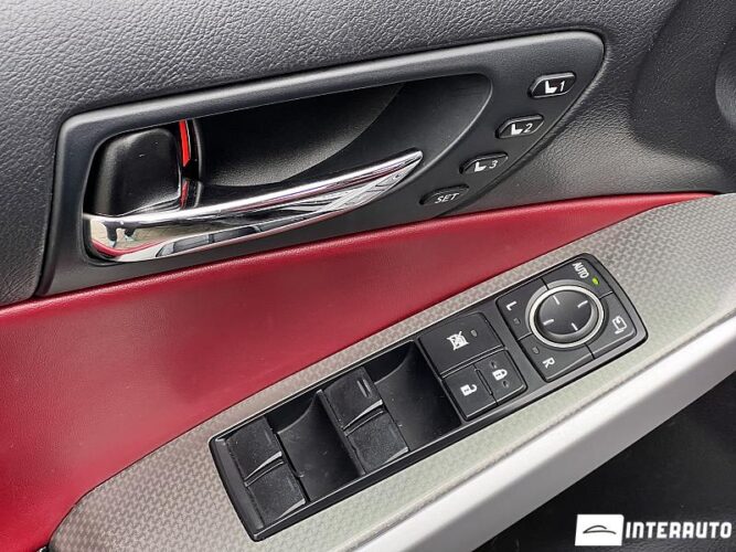 Lexus IS 300h 49 interauto-car