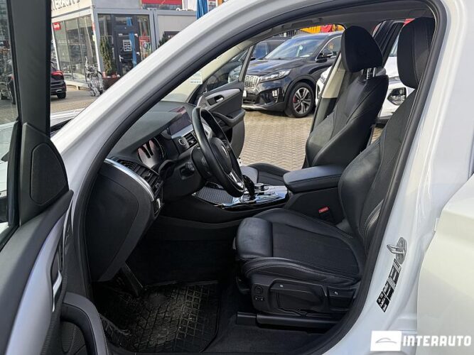 BMW X3 3.0e 39 interauto-car
