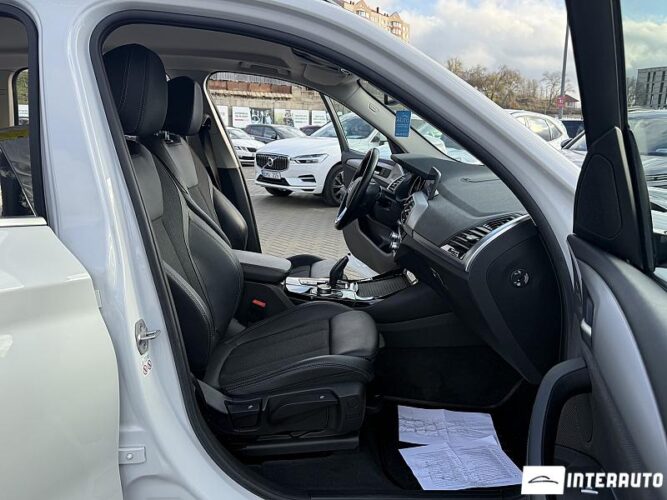 BMW X3 3.0e 50 interauto-car