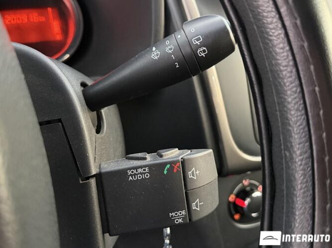 Dacia Sandero 34 interauto-car