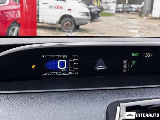 Toyota Prius 38 interauto-car